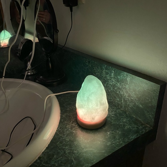Earthbound- Relaxing color change mini rock lamp- direct plug in - Not USB- love - Picture 6 of 7